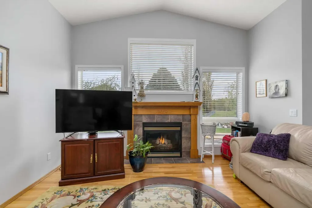 310 Riverside Garden NW High River AB T1V 1Y9