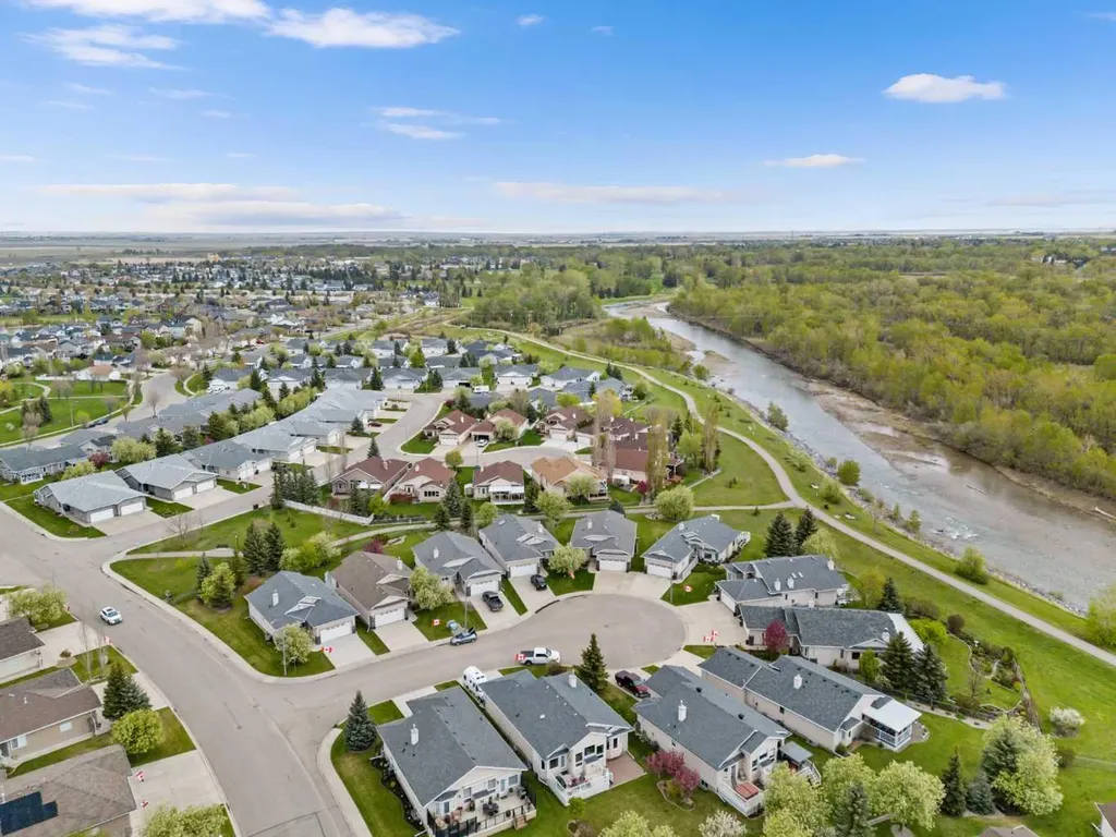 310 Riverside Garden NW High River AB T1V 1Y9