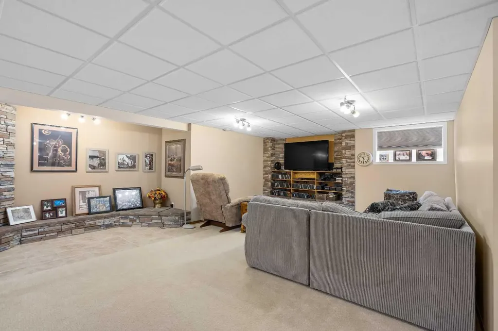 310 Riverside Garden NW High River AB T1V 1Y9