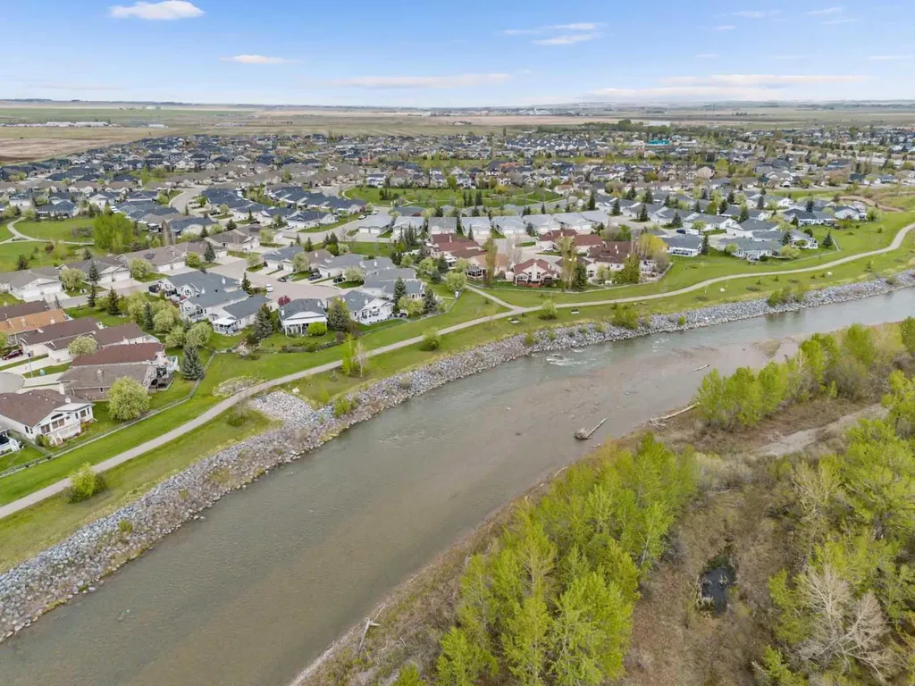 310 Riverside Garden NW High River AB T1V 1Y9