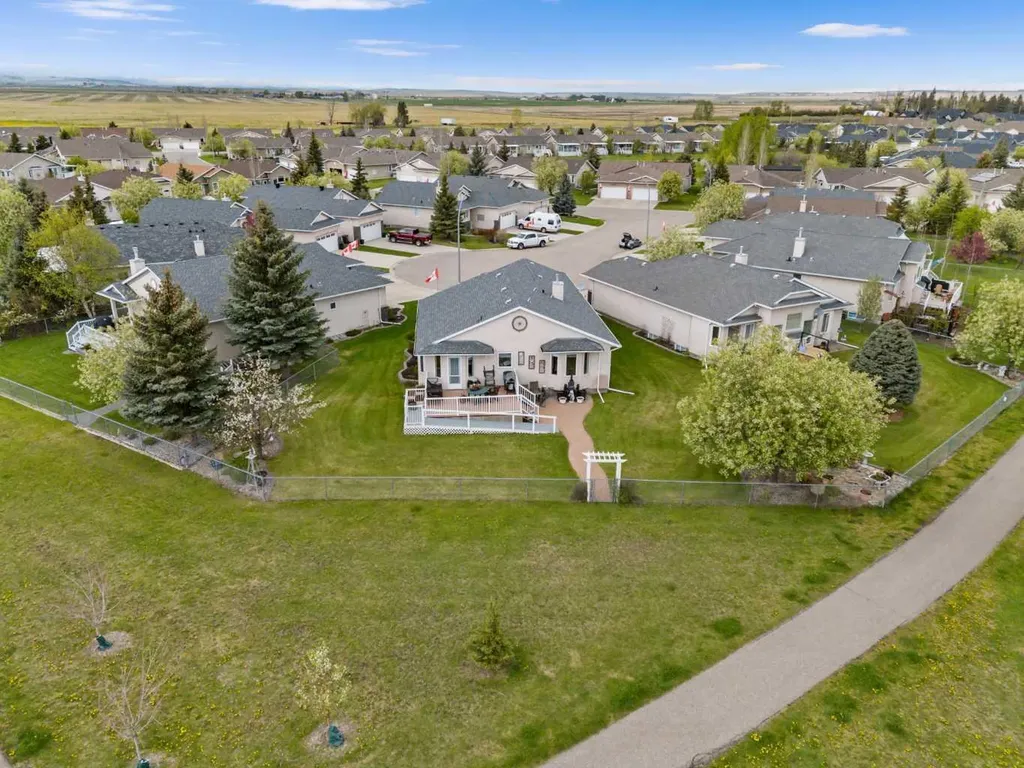 310 Riverside Garden NW High River AB T1V 1Y9