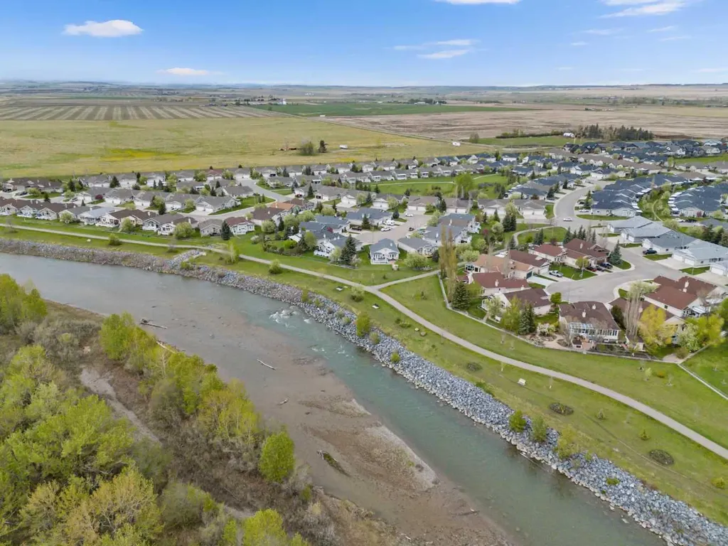 310 Riverside Garden NW High River AB T1V 1Y9