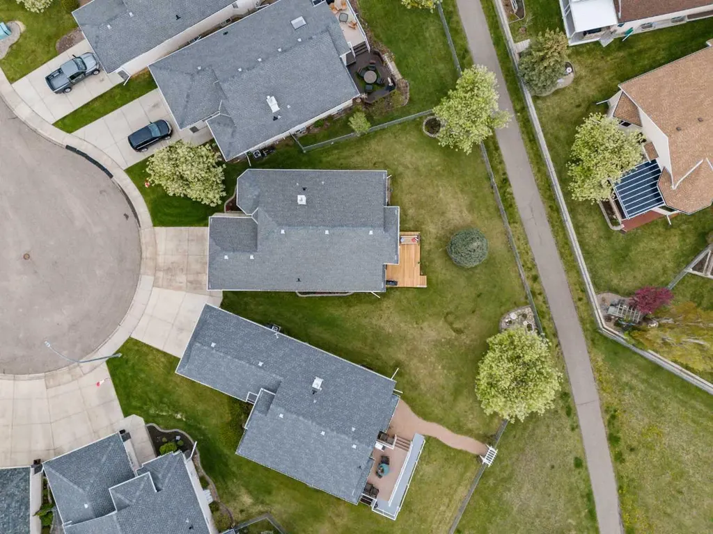 310 Riverside Garden NW High River AB T1V 1Y9