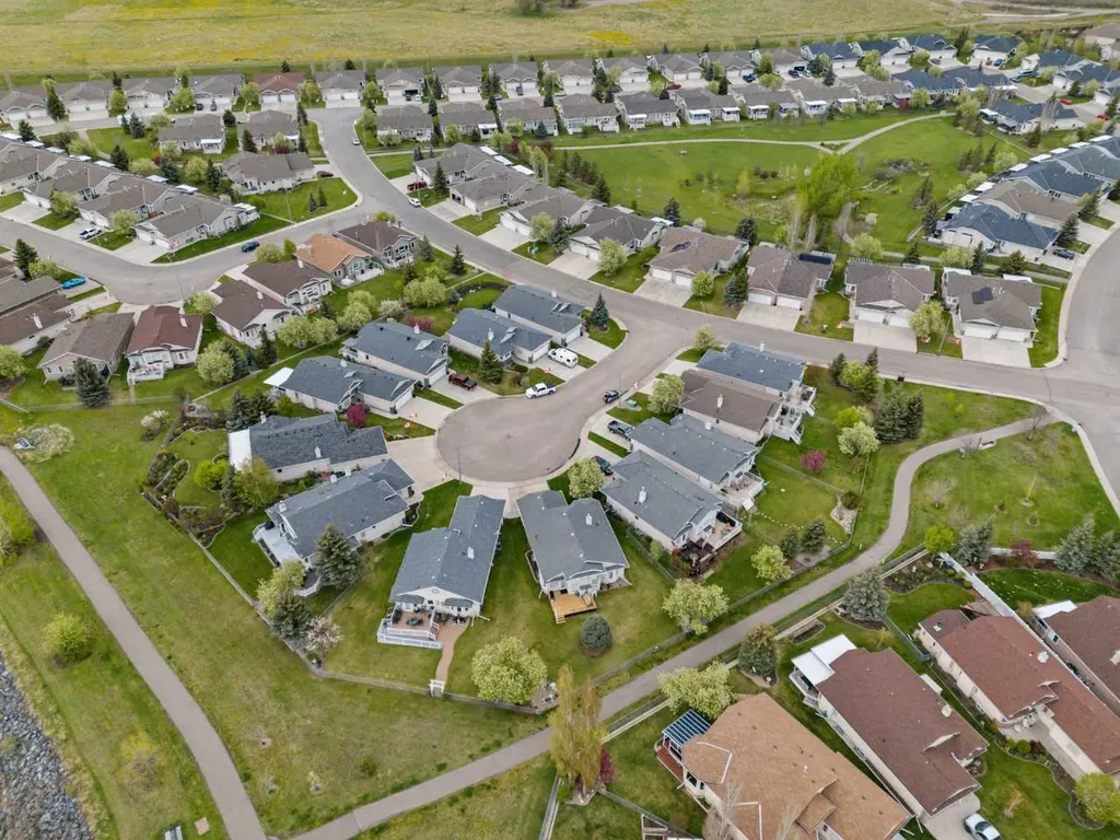 310 Riverside Garden NW High River AB T1V 1Y9