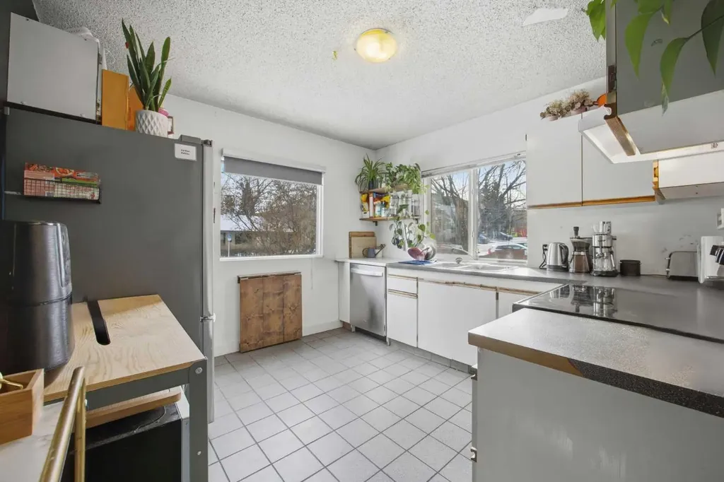 1339 11 Avenue SE Calgary AB T2G0Z6