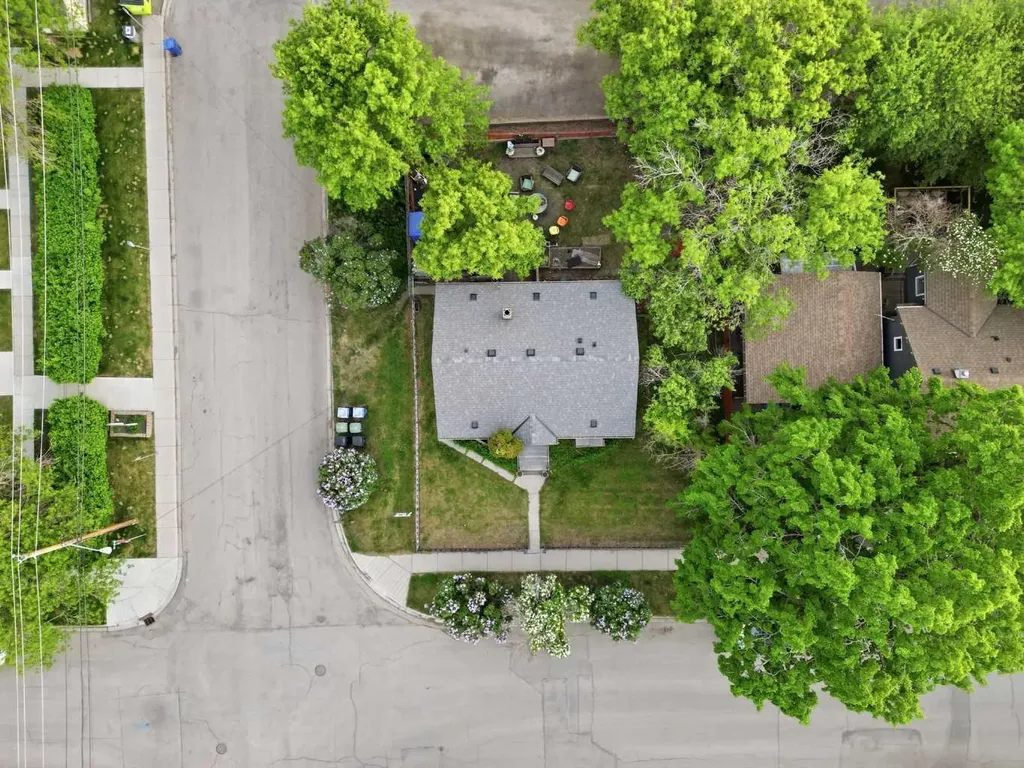 1339 11 Avenue SE Calgary AB T2G0Z6