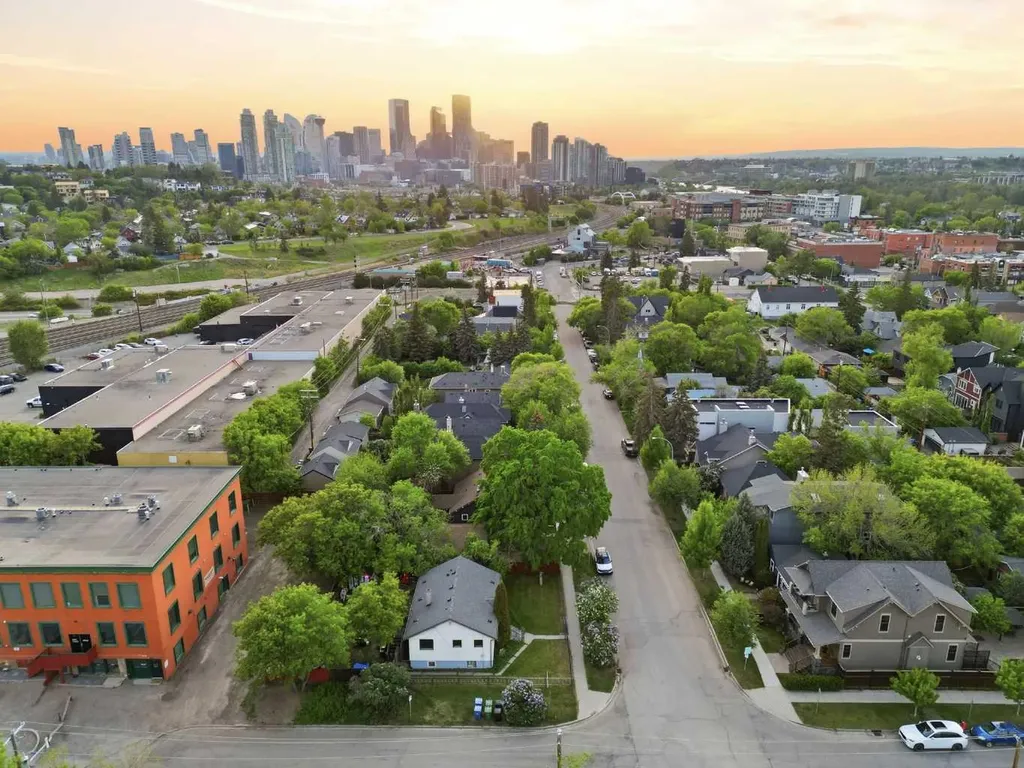 1339 11 Avenue SE Calgary AB T2G0Z6