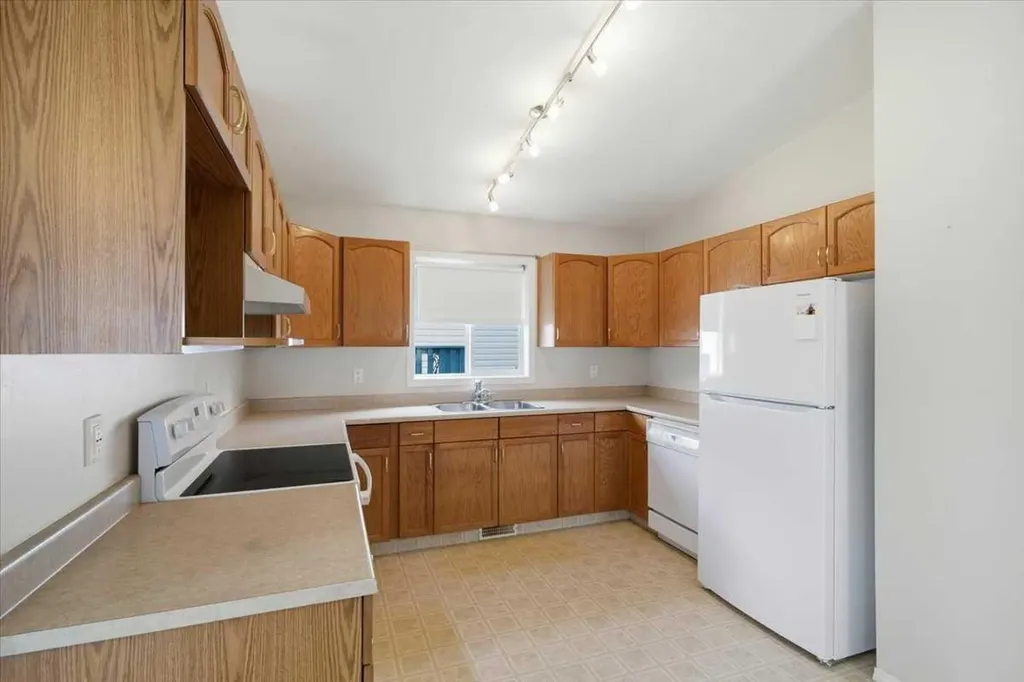 10409 73 Avenue Grande Prairie AB T8W2M7