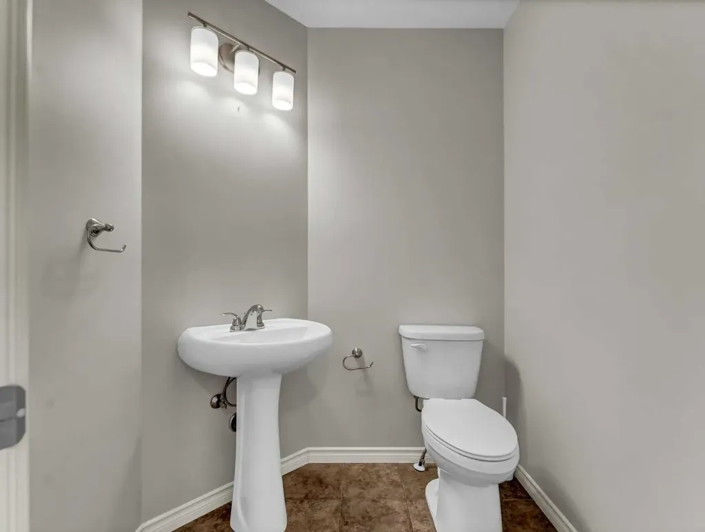 36 Sunset Road SW Medicine Hat AB T1B4T4