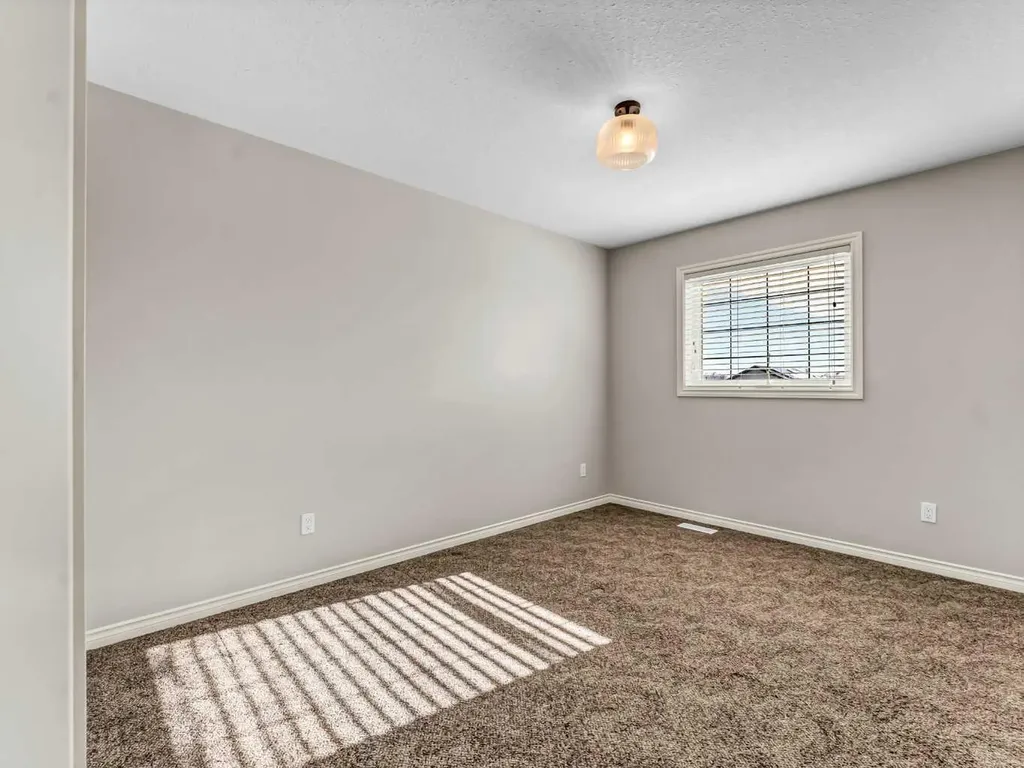 36 Sunset Road SW Medicine Hat AB T1B4T4