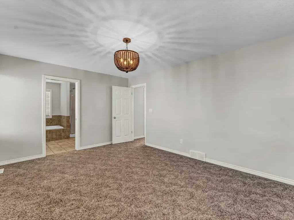 36 Sunset Road SW Medicine Hat AB T1B4T4
