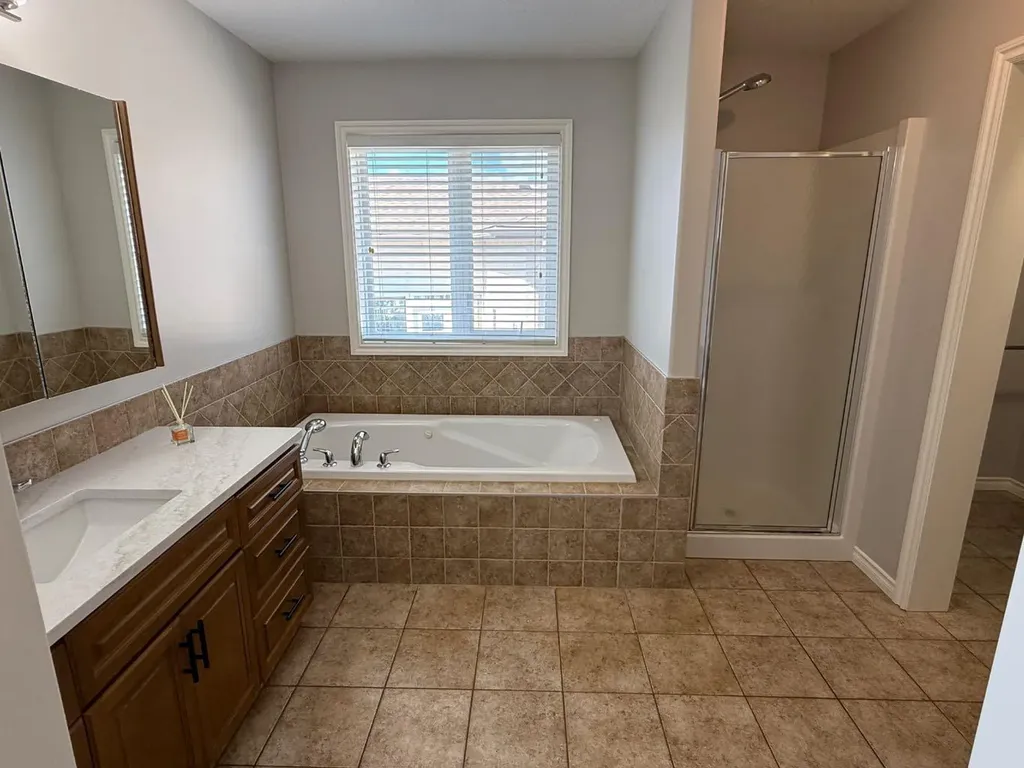 36 Sunset Road SW Medicine Hat AB T1B4T4