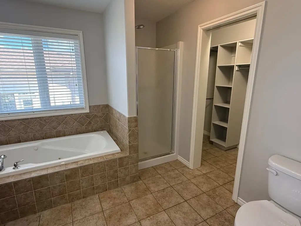 36 Sunset Road SW Medicine Hat AB T1B4T4