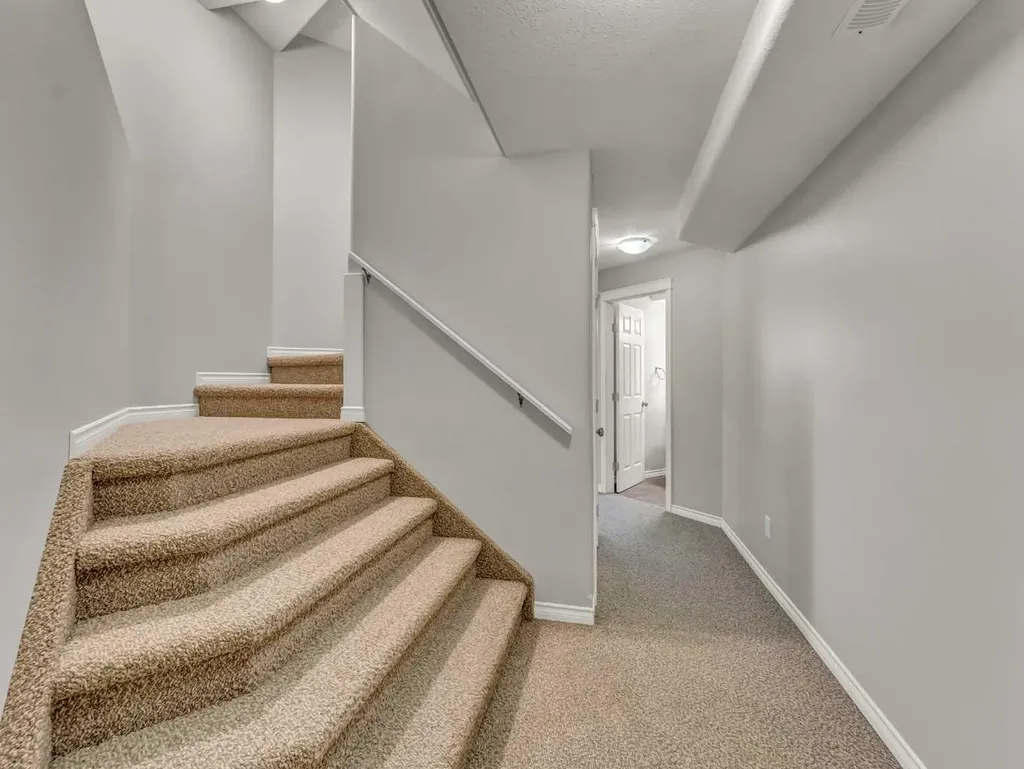 36 Sunset Road SW Medicine Hat AB T1B4T4