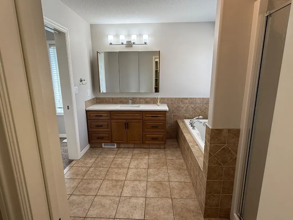 36 Sunset Road SW Medicine Hat AB T1B4T4