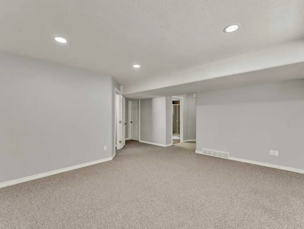36 Sunset Road SW Medicine Hat AB T1B4T4