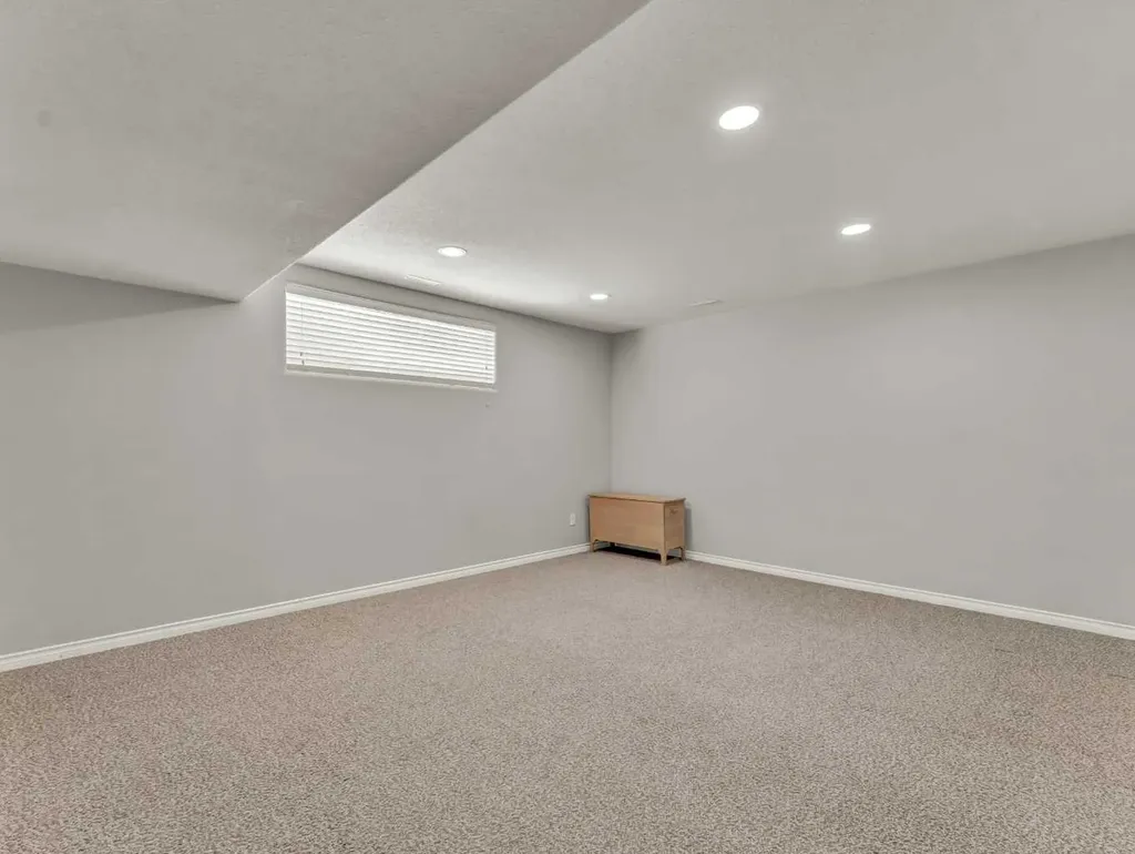 36 Sunset Road SW Medicine Hat AB T1B4T4