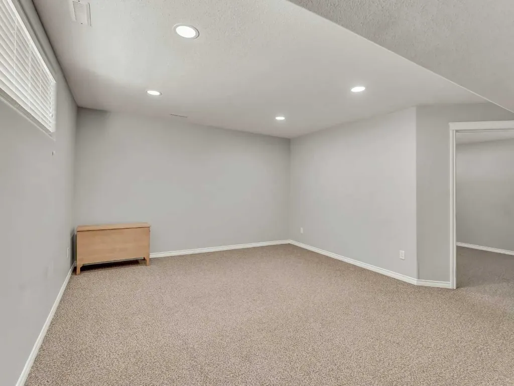 36 Sunset Road SW Medicine Hat AB T1B4T4