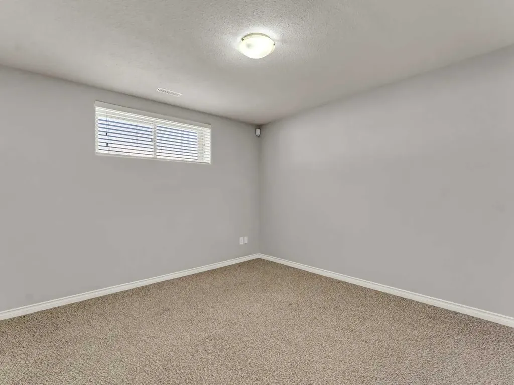 36 Sunset Road SW Medicine Hat AB T1B4T4