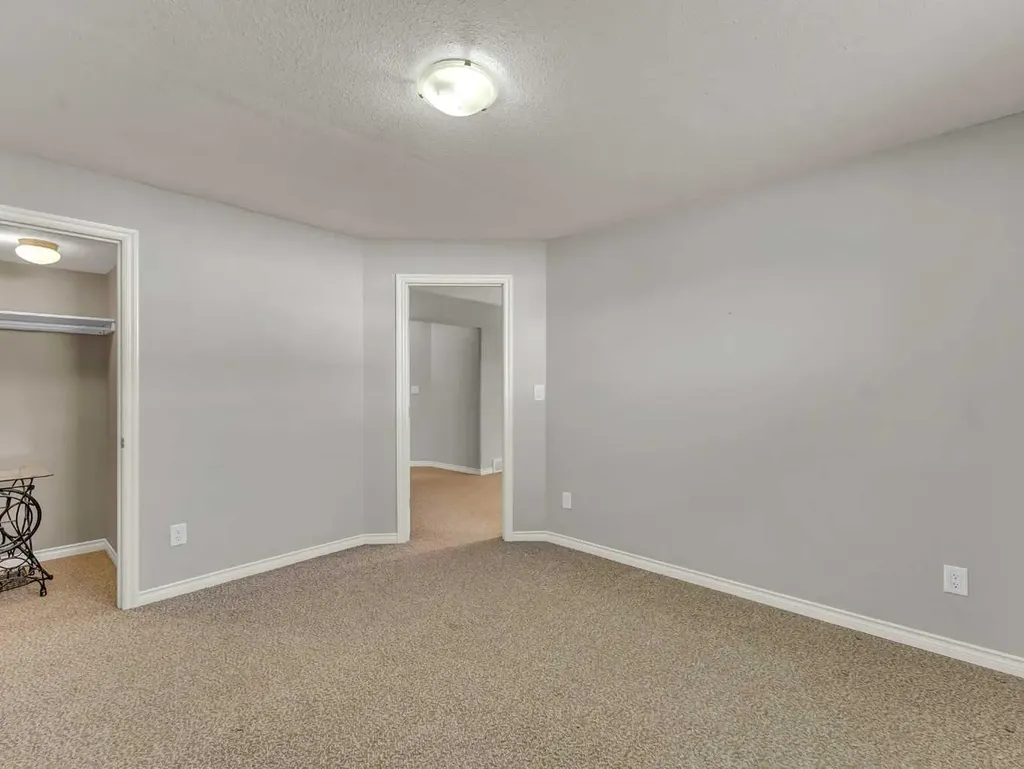 36 Sunset Road SW Medicine Hat AB T1B4T4