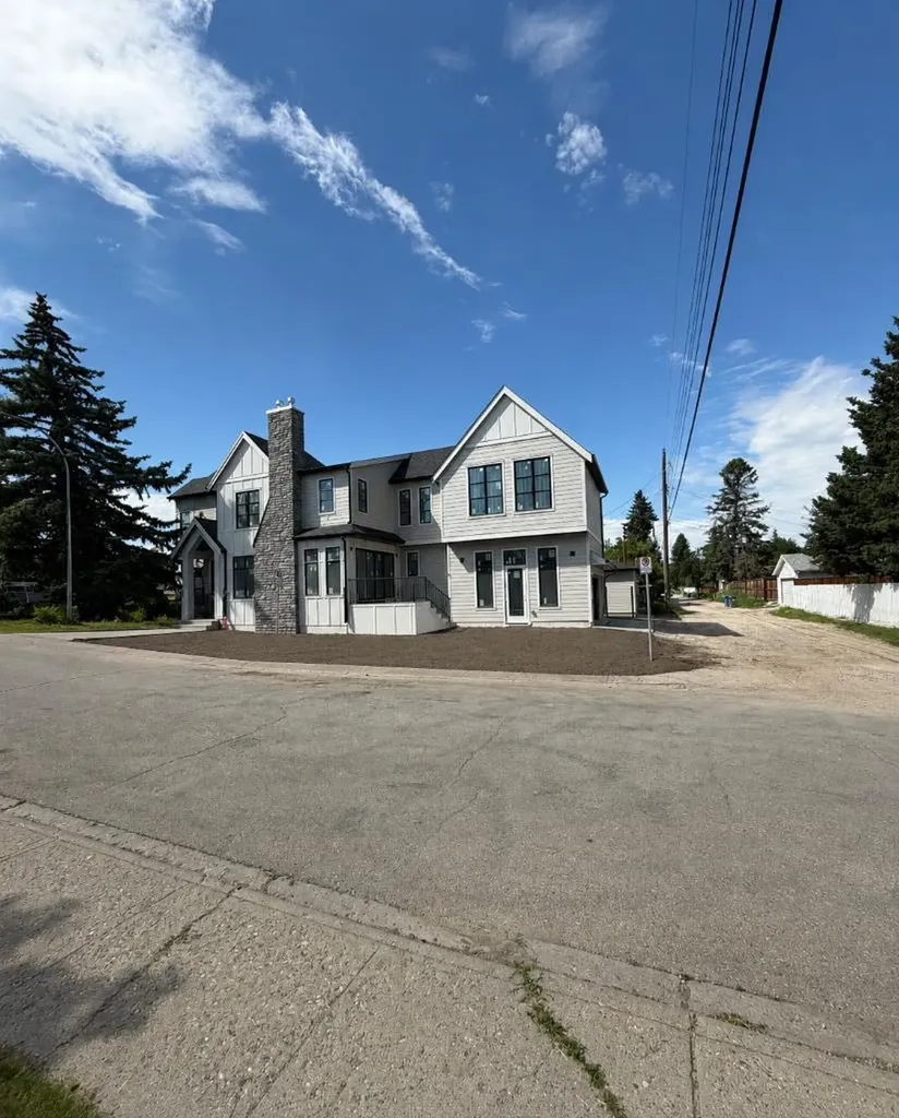 4612 Grove Hill Road SW Calgary AB T3E 4G1