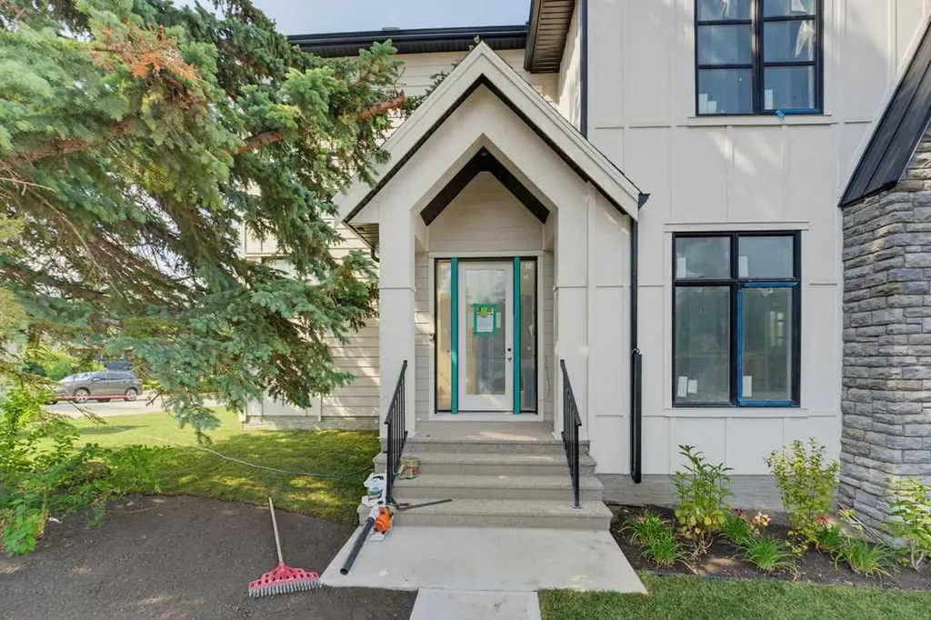 4612 Grove Hill Road SW Calgary AB T3E 4G1