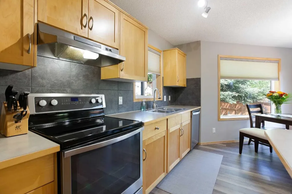 214 Tuscany Ravine Road NW Calgary AB T3L 2W9