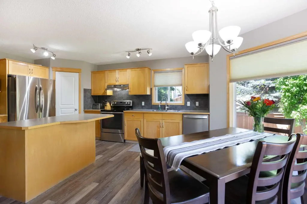 214 Tuscany Ravine Road NW Calgary AB T3L 2W9