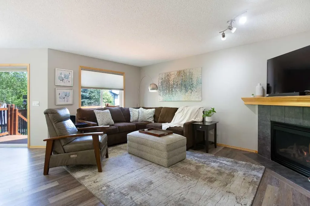 214 Tuscany Ravine Road NW Calgary AB T3L 2W9