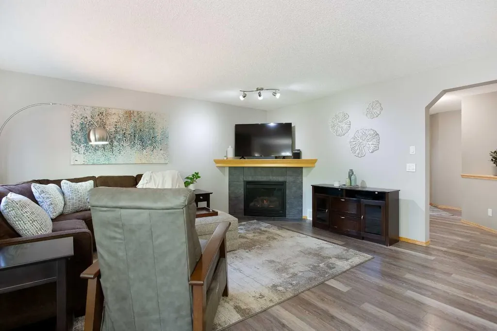 214 Tuscany Ravine Road NW Calgary AB T3L 2W9