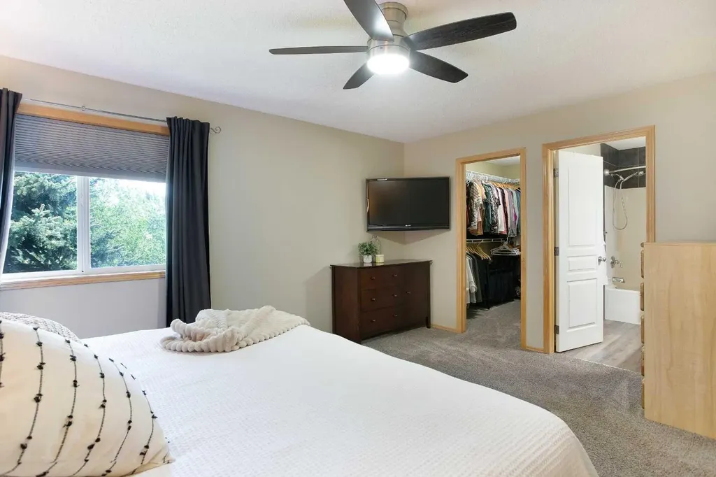 214 Tuscany Ravine Road NW Calgary AB T3L 2W9