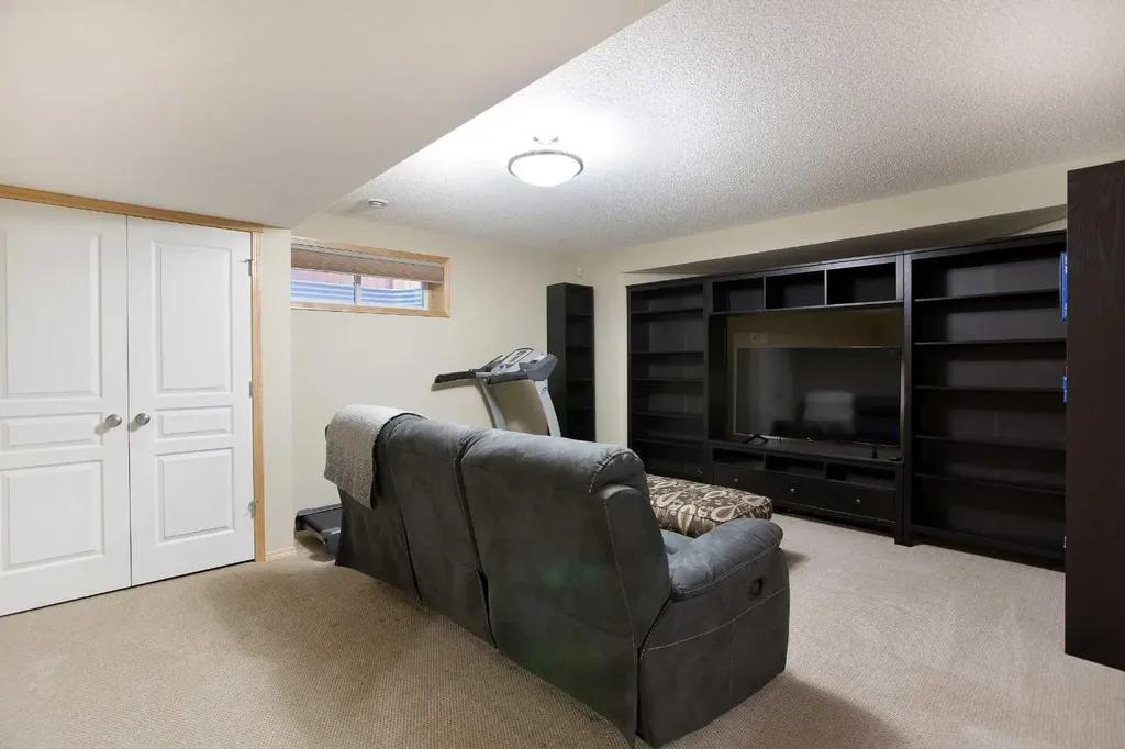 214 Tuscany Ravine Road NW Calgary AB T3L 2W9