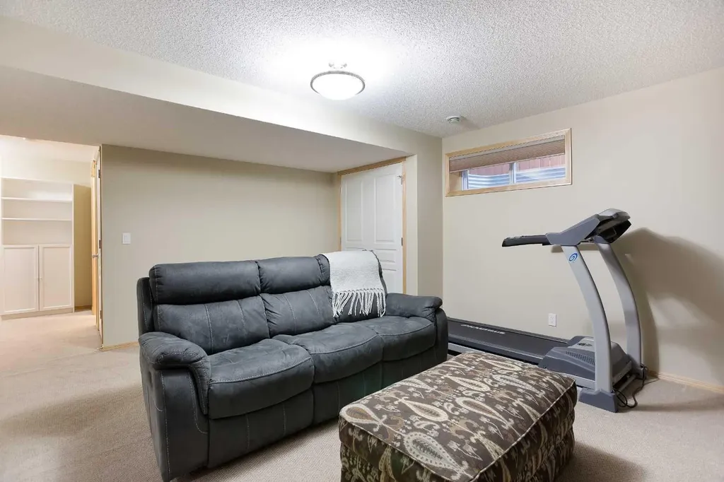 214 Tuscany Ravine Road NW Calgary AB T3L 2W9