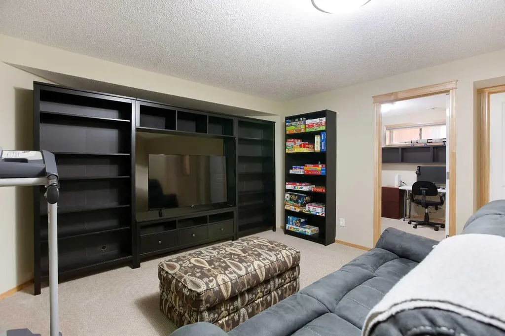 214 Tuscany Ravine Road NW Calgary AB T3L 2W9