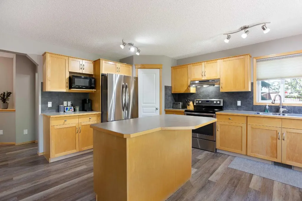 214 Tuscany Ravine Road NW Calgary AB T3L 2W9