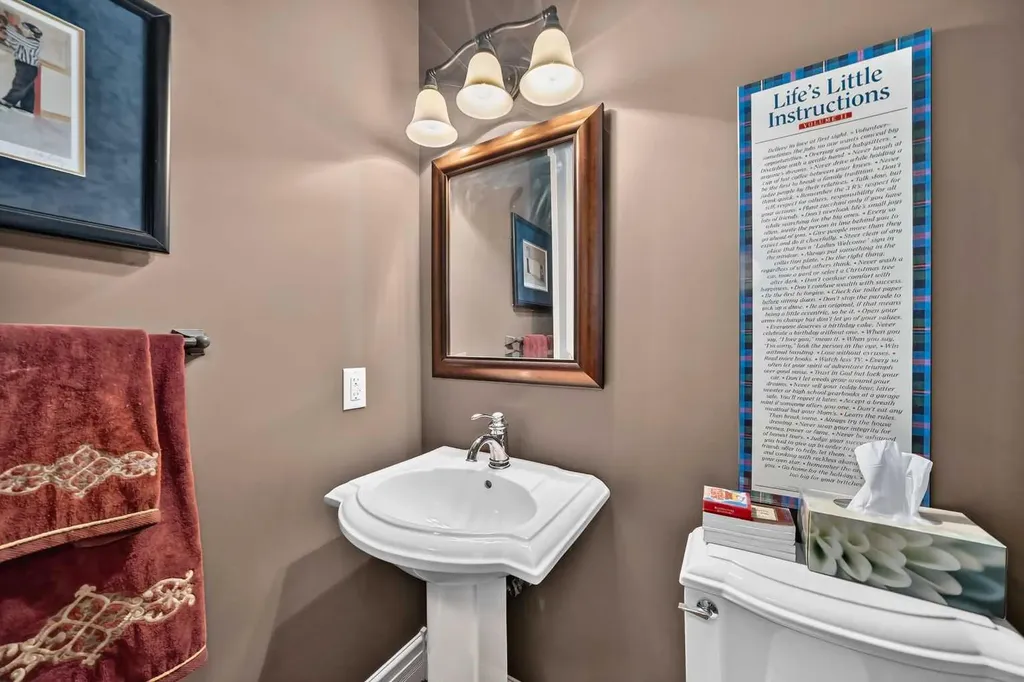 18 Royal Ridge Link NW Calgary AB T3G 5Z3