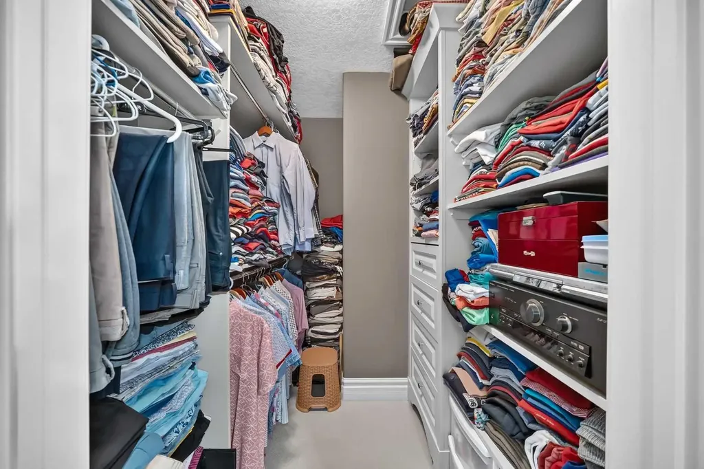 18 Royal Ridge Link NW Calgary AB T3G 5Z3