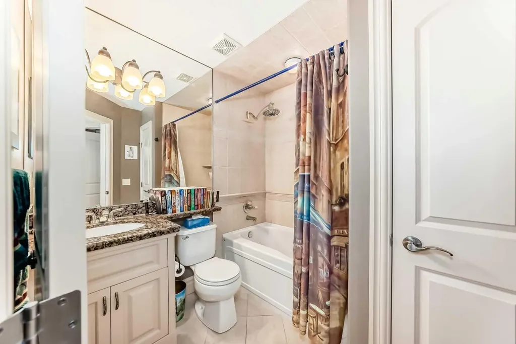 18 Royal Ridge Link NW Calgary AB T3G 5Z3