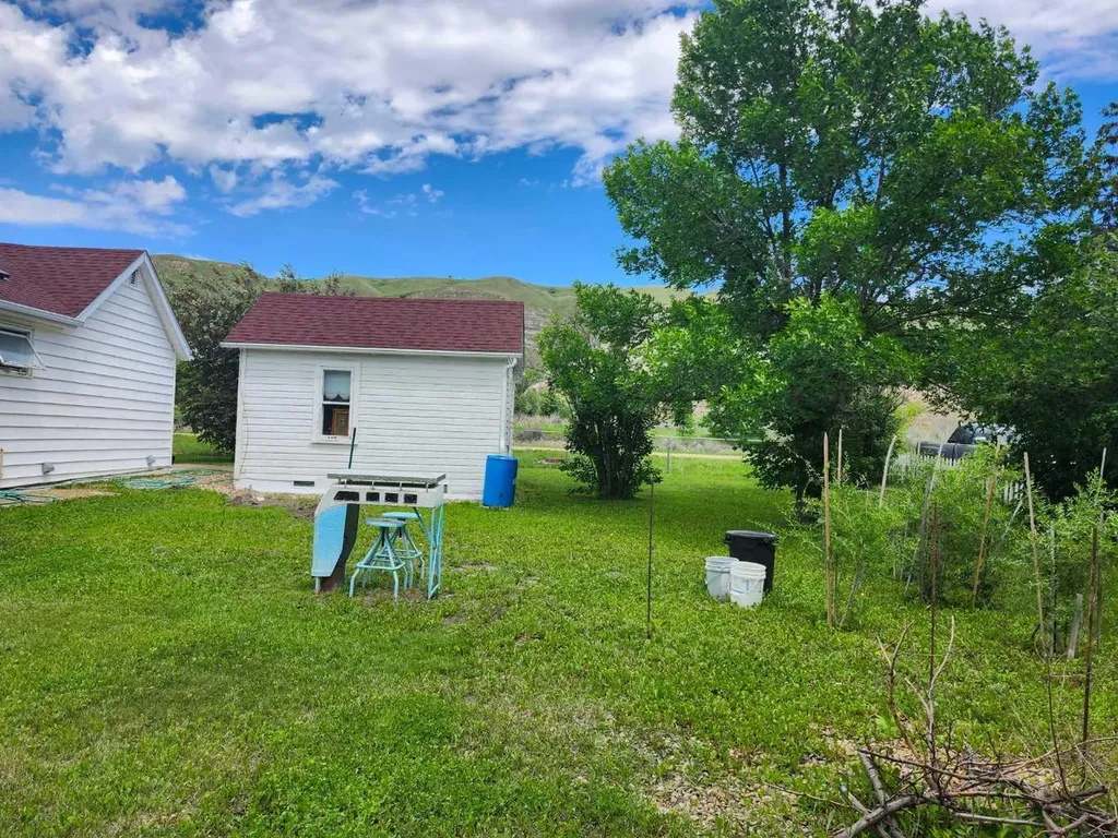 261 1 Avenue Drumheller AB T0J1B0