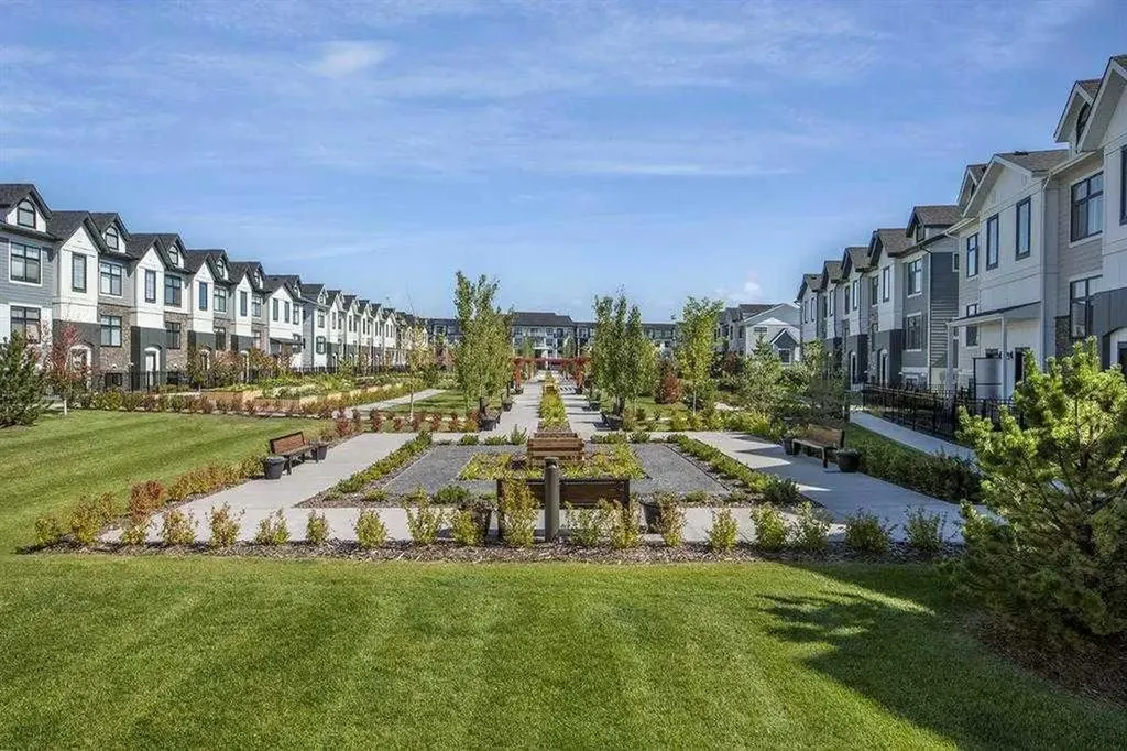 255 Les Jardins Park SE Calgary AB T2C 5W9