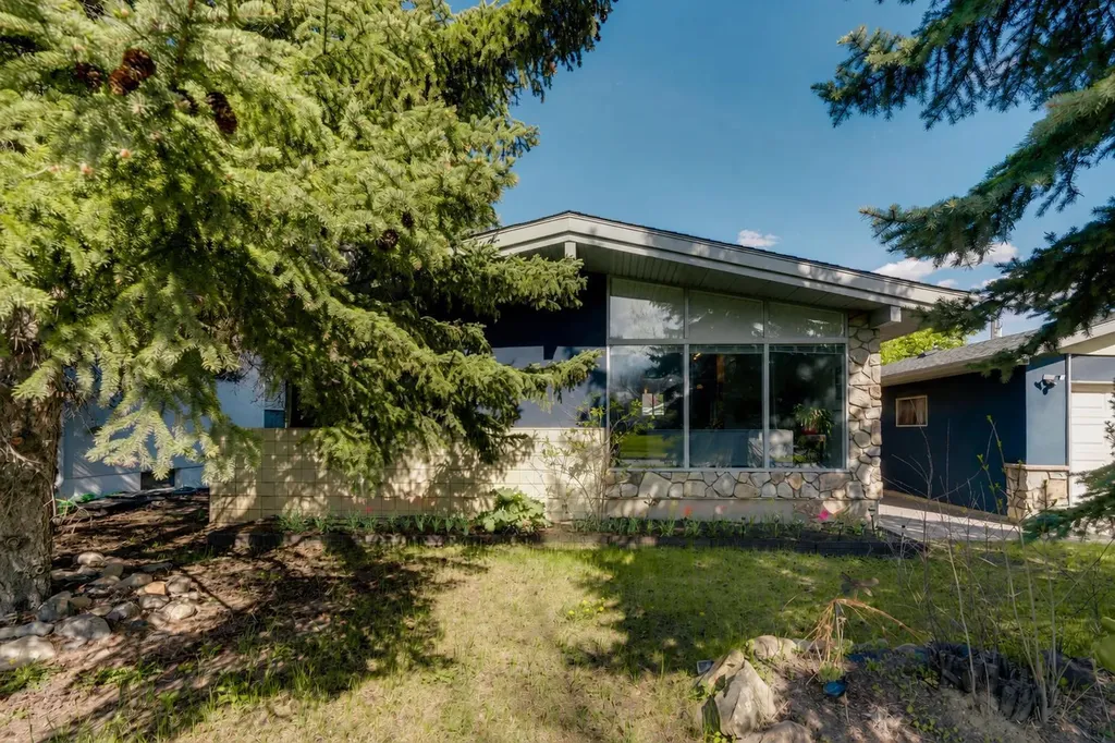 6316 Crowchild Trail SW Calgary AB T3E 5R5