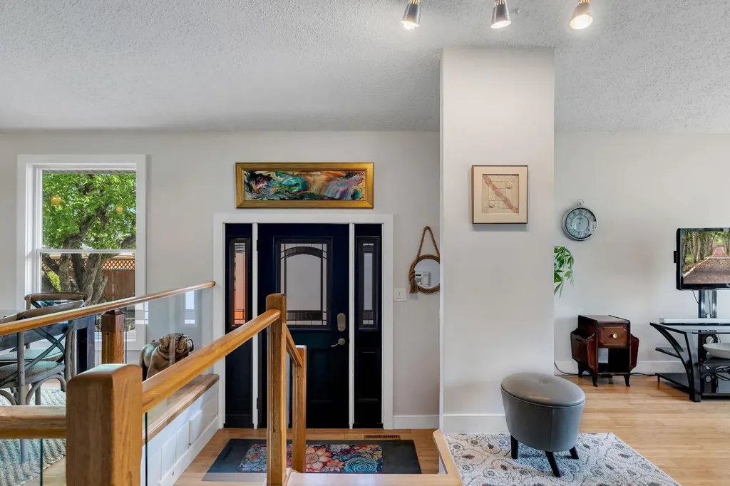6316 Crowchild Trail SW Calgary AB T3E 5R5