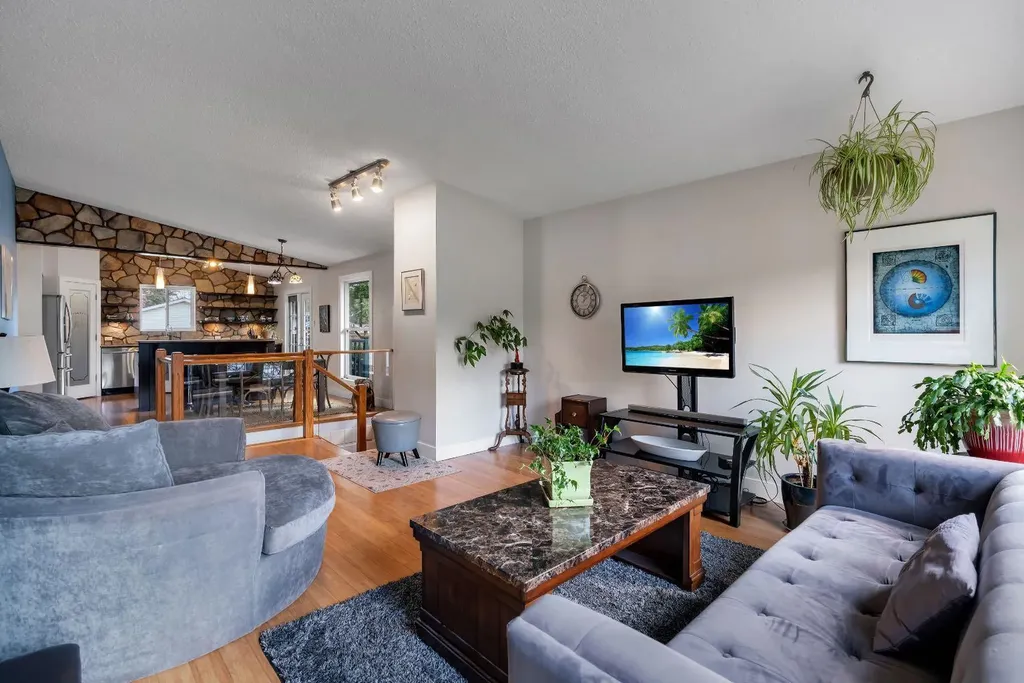 6316 Crowchild Trail SW Calgary AB T3E 5R5
