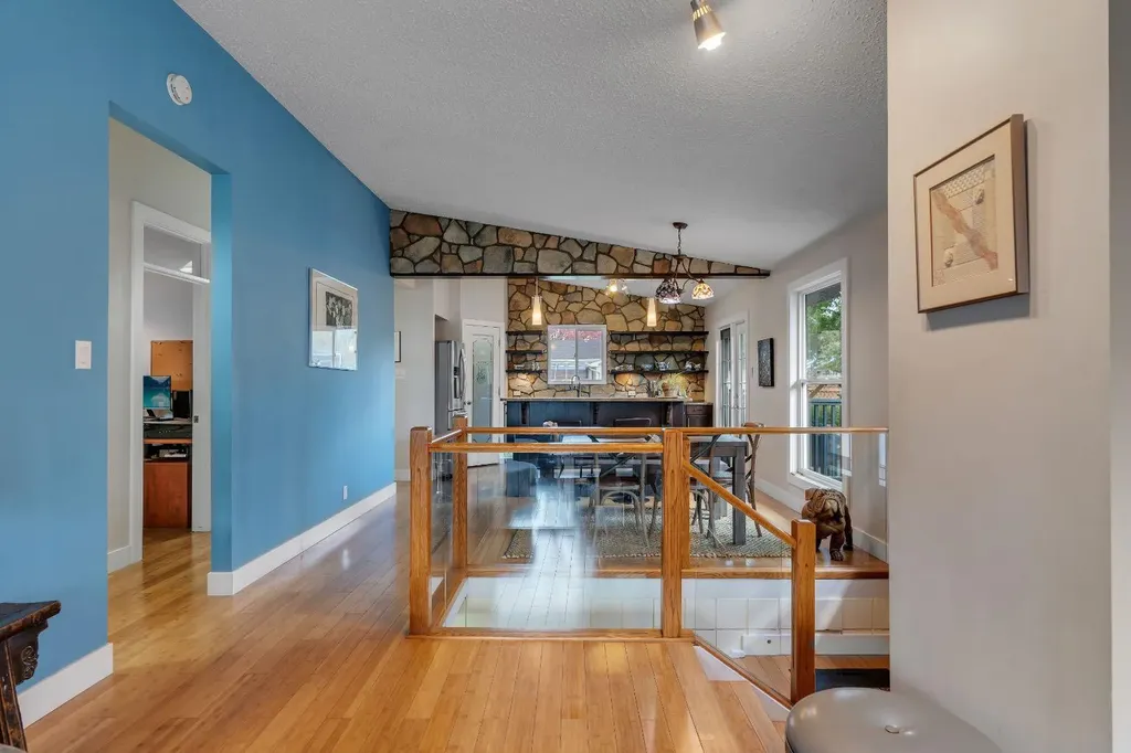 6316 Crowchild Trail SW Calgary AB T3E 5R5