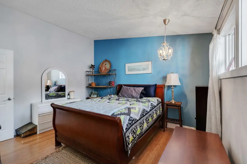 6316 Crowchild Trail SW Calgary AB T3E 5R5