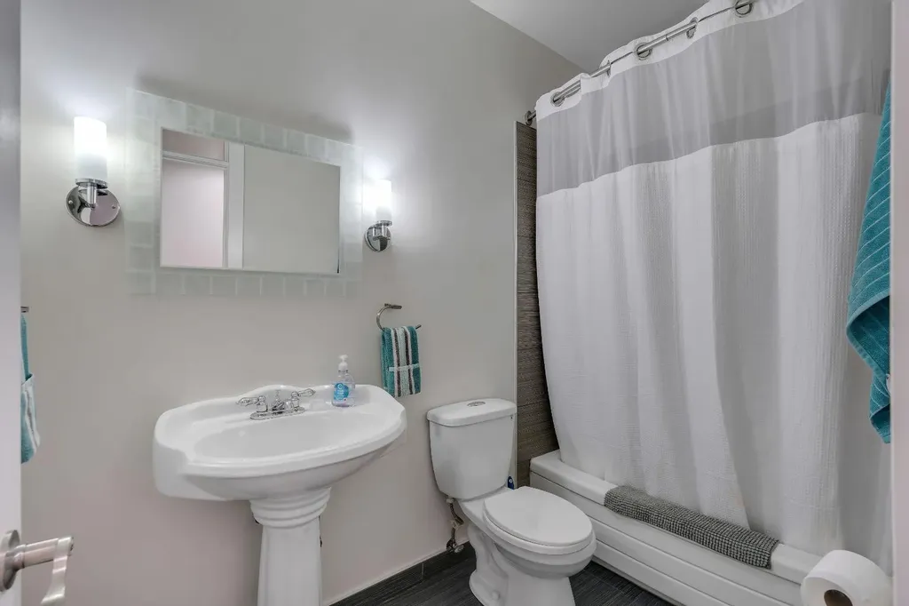 6316 Crowchild Trail SW Calgary AB T3E 5R5