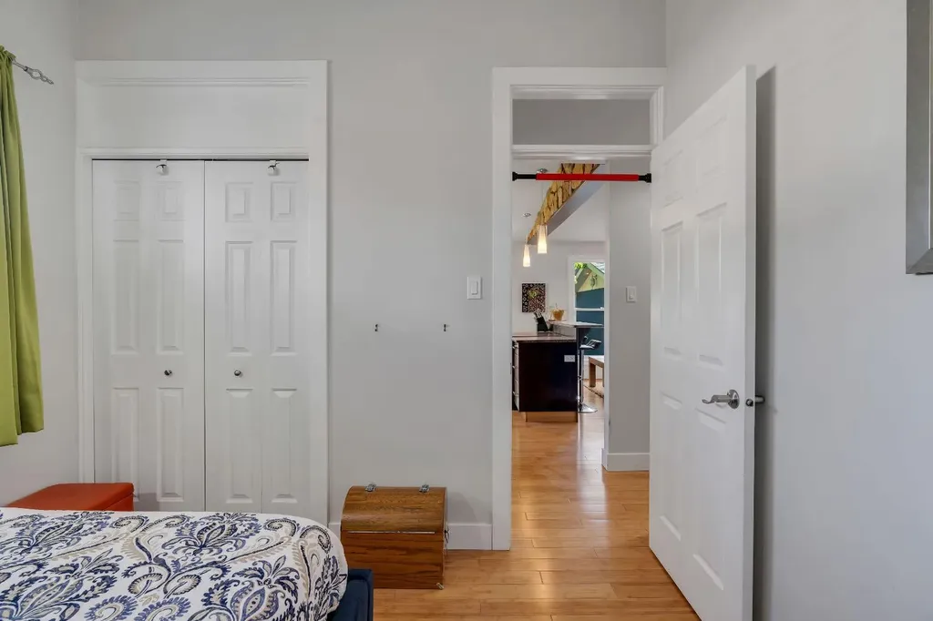 6316 Crowchild Trail SW Calgary AB T3E 5R5