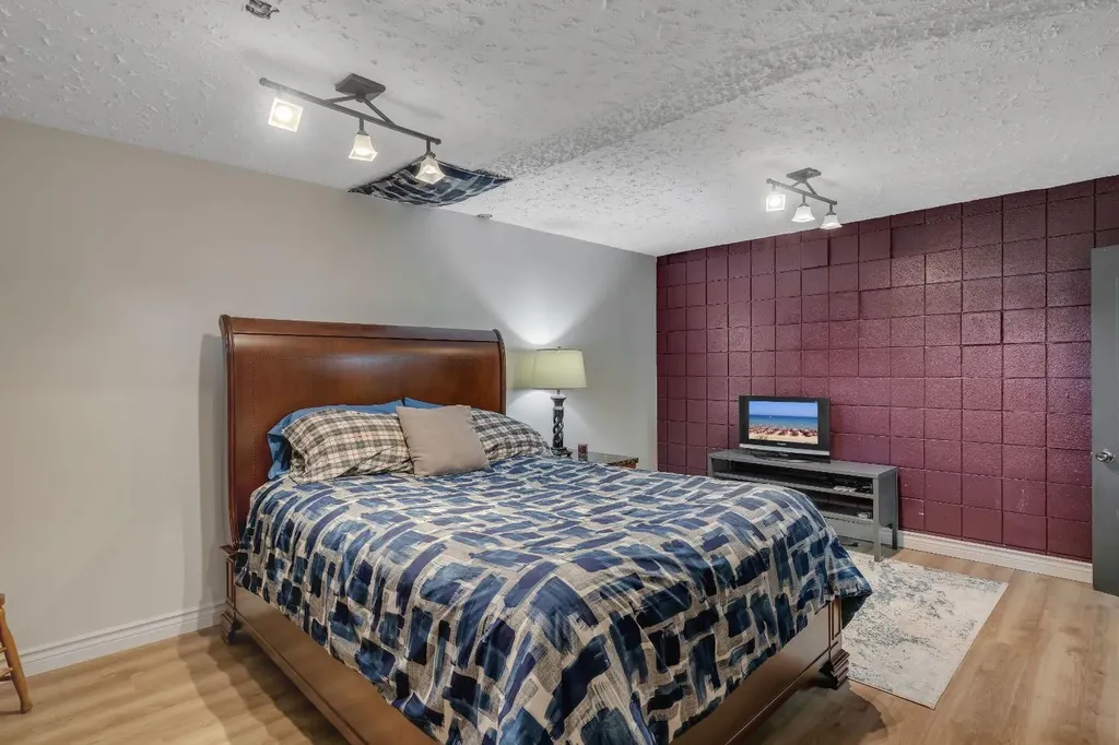 6316 Crowchild Trail SW Calgary AB T3E 5R5
