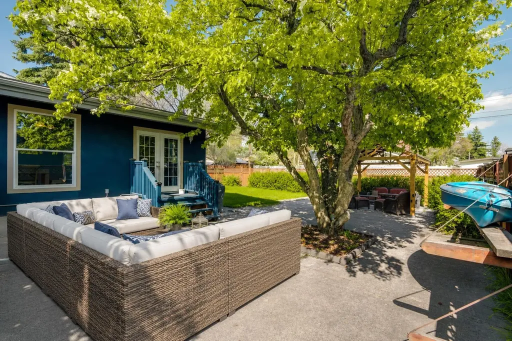6316 Crowchild Trail SW Calgary AB T3E 5R5