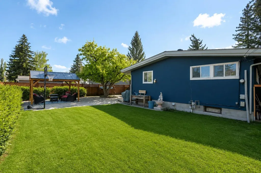 6316 Crowchild Trail SW Calgary AB T3E 5R5